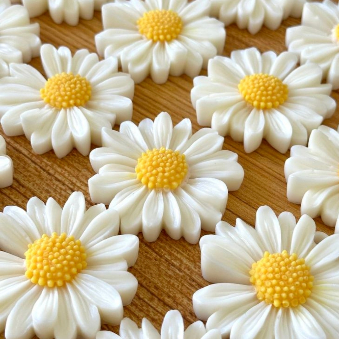 Mini Daisy Flower Candles – Aesthetic Decorative Candle Set - Image 2